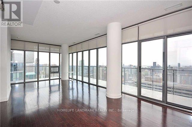 33-3033 Charles St E in Toronto, ON - Building Photo