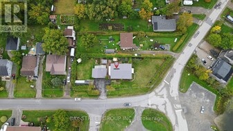 381 WATER Dr in Georgina, ON - Building Photo