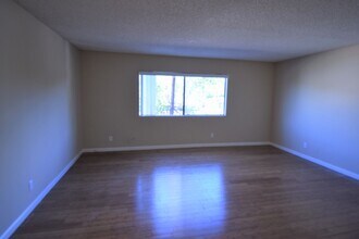 12249 Oxnard St, Unit 103 in Los Angeles, CA - Building Photo - Building Photo