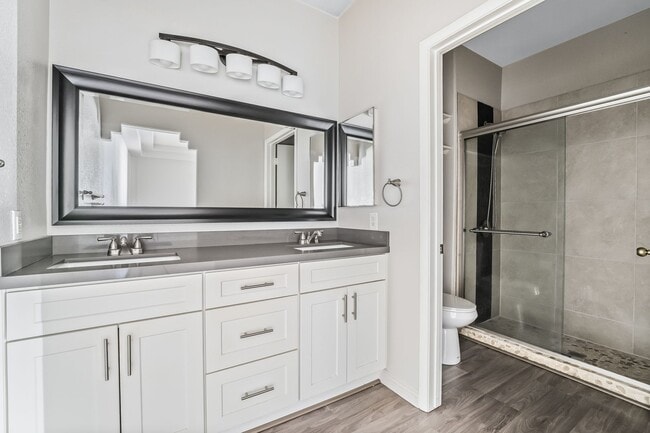 1851 Hillpointe Rd in Henderson, NV - Foto de edificio - Building Photo