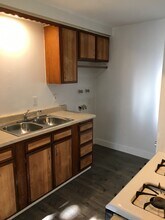 107 N 3rd St, Unit 2 in Talent, OR - Building Photo - Building Photo