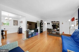 10502 Glenhaven Dr in Silver Spring, MD - Building Photo - Building Photo