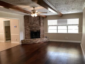 2031 Millhouse Rd in Houston, TX - Building Photo - Building Photo