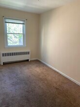 1560 Hutchinson River Pky, Unit Second Floor in Bronx, NY - Foto de edificio - Building Photo
