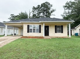 304 Spring Creek Dr in Perry, GA - Building Photo