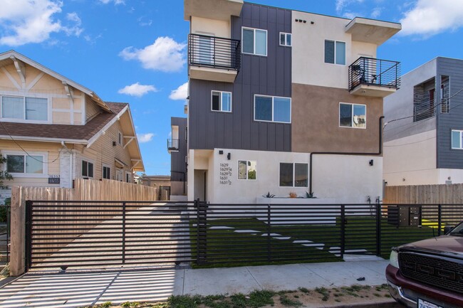 property at 1631 S New Hampshire Ave