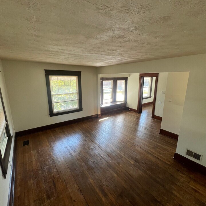 50 Orchard Ave SE in Hubbard, OH - Building Photo
