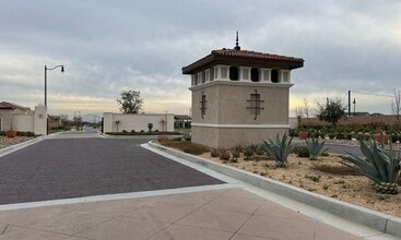 16746 Mistletoe in Fontana, CA - Building Photo - Building Photo