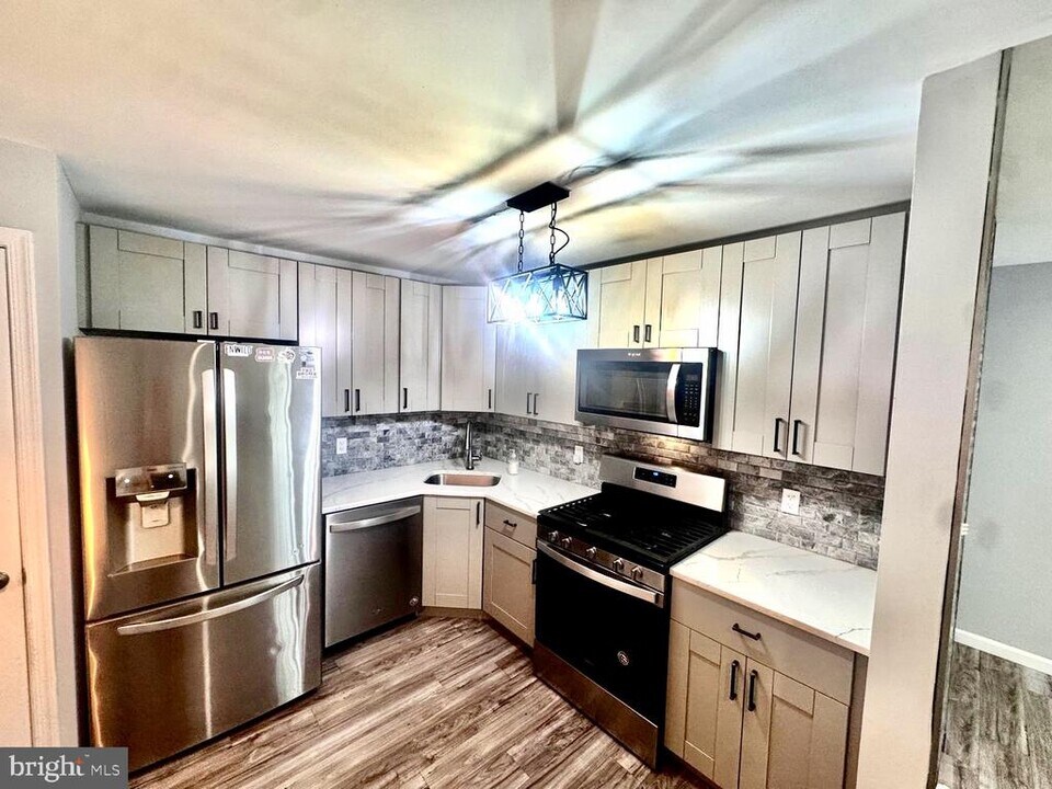 24 Navajo Ct in Galloway, NJ - Building Photo