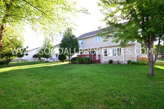 5728 NW 92nd Ct in Johnston, IA - Building Photo - Building Photo