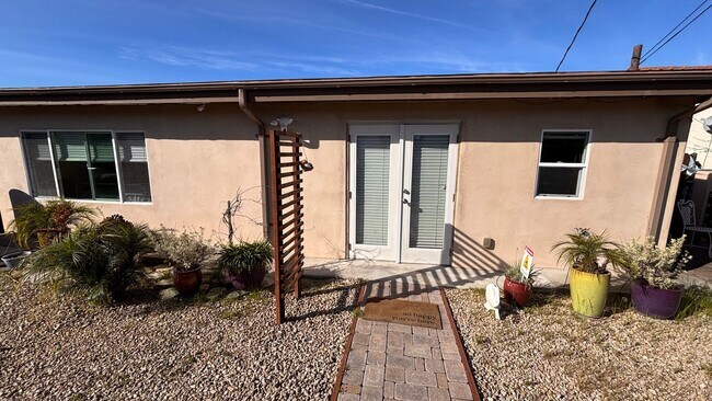 1779 St Helena St in Seaside, CA - Foto de edificio - Building Photo