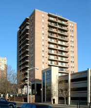 Washington Towers in Reading, PA - Foto de edificio - Building Photo