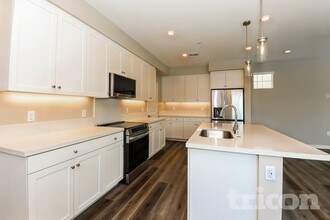 29379 Walnut Tree Way in Winchester, CA - Foto de edificio - Building Photo