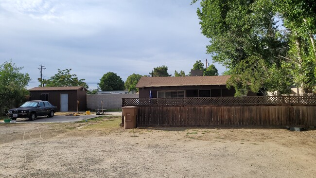 9820 Greenacres Dr in Bakersfield, CA - Foto de edificio - Building Photo