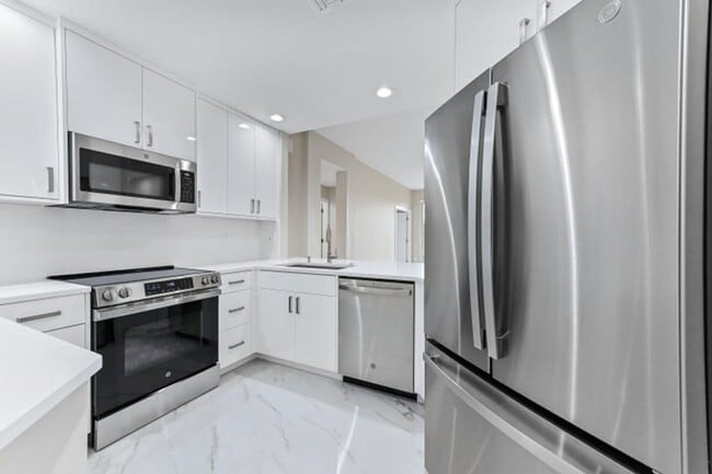 12510 Crystal Pointe Dr