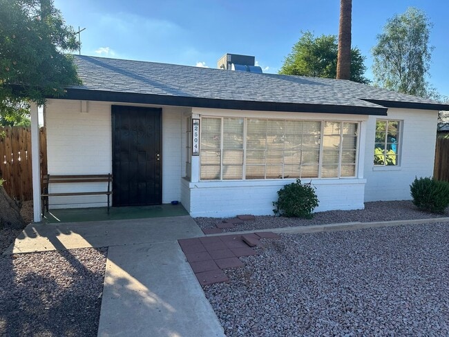 2504 N 52nd St in Phoenix, AZ - Building Photo - Building Photo