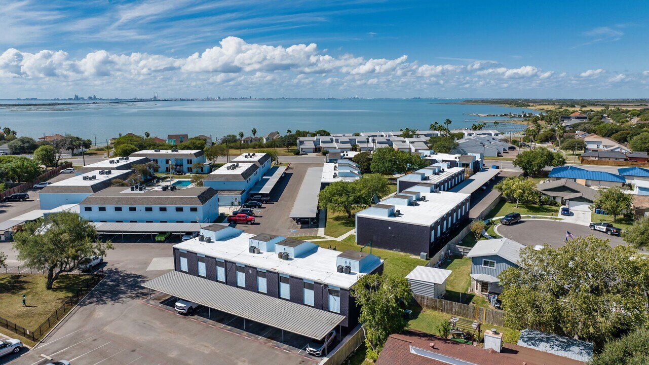 The LUX Seaside in Portland, TX - Building Photo