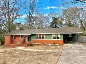 Cute one level home inside the Loop in Auburn, AL - Building Photo