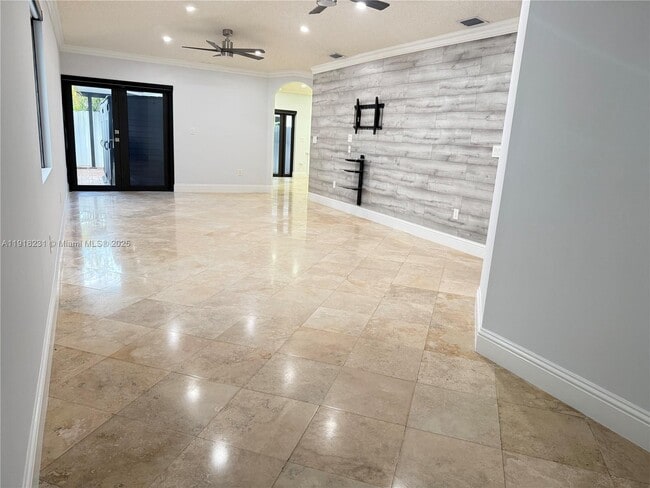 2146 SW 103rd Pl in Miami, FL - Foto de edificio - Building Photo