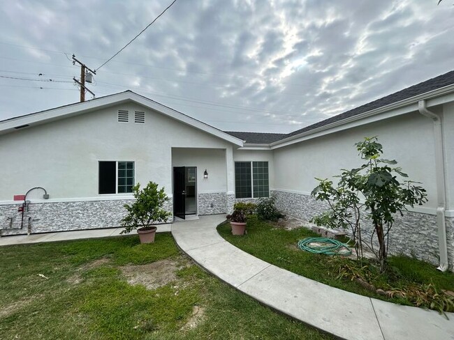 property at 610 N Hidalgo Ave