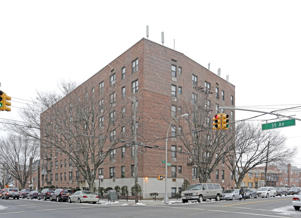 Wendy Building in Flushing, NY - Foto de edificio