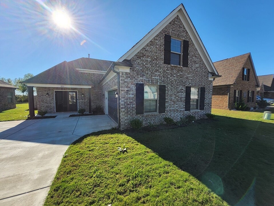 NEWLY CONSTRUCTED IN WALLS, MS in Walls, MS - Building Photo