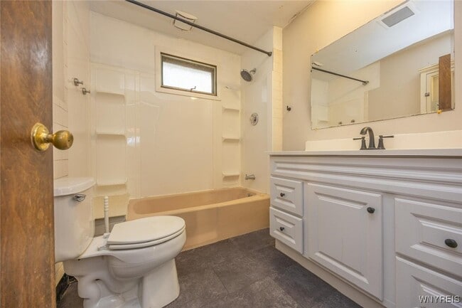 property at 567 Auburn Ave