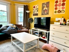 223 Summer St, Unit 3R in Somerville, MA - Building Photo - Building Photo
