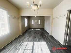 1802 Forrest St in Bakersfield, CA - Foto de edificio - Building Photo