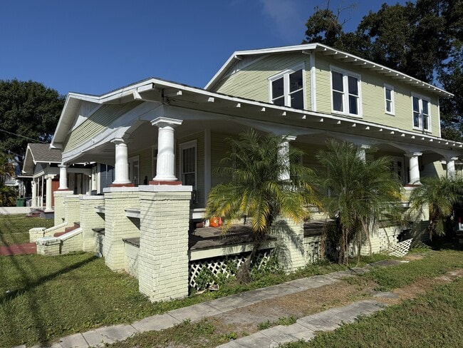 The Casitas & Lofts at Casa Ybor in Tampa, FL - Building Photo - Building Photo