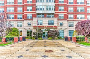 300 Mamaroneck Ave in White Plains, NY - Building Photo - Building Photo