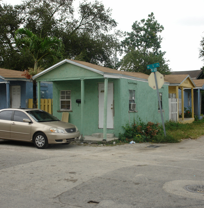 6229 NE 1st Pl in Miami, FL - Building Photo