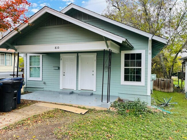 810 Aganier Ave, Unit 2 in San Antonio, TX - Foto de edificio - Building Photo