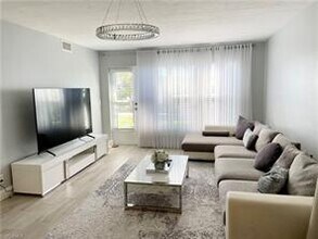 4270 Jack Frost Ct-Unit -5 in Naples, FL - Building Photo - Building Photo