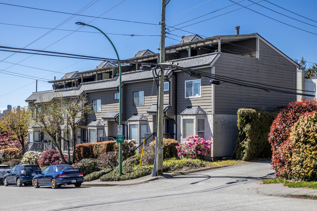 303 St. Andrews Av in North Vancouver, BC - Building Photo