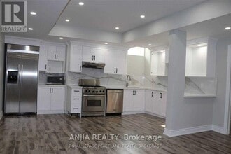 158 Hurst Ave in Vaughan, ON - Building Photo - Building Photo