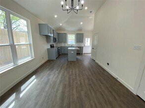 610 E Texas St in Denison, TX - Building Photo - Building Photo
