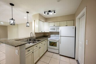 131 NW 57th St, Unit 131 NW 57 Street in Oakland Park, FL - Building Photo - Building Photo
