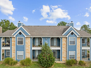 Sherwood Apartments in Topeka, KS - Building Photo - Building Photo