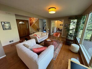 5229 Saddle Brook Dr in Oakland, CA - Building Photo - Building Photo