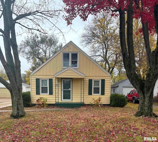 property at 1914 W Richwoods Blvd