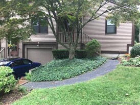 9 Shadowwood Cir in Monroe, CT - Building Photo