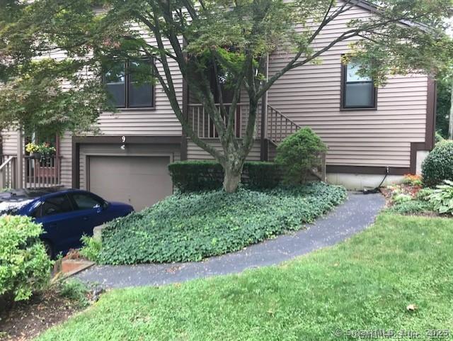 9 Shadowwood Cir in Monroe, CT - Building Photo