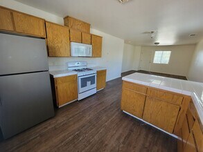 2303 W Lark Ave-Unit -2309 W.Lark in Visalia, CA - Building Photo - Building Photo