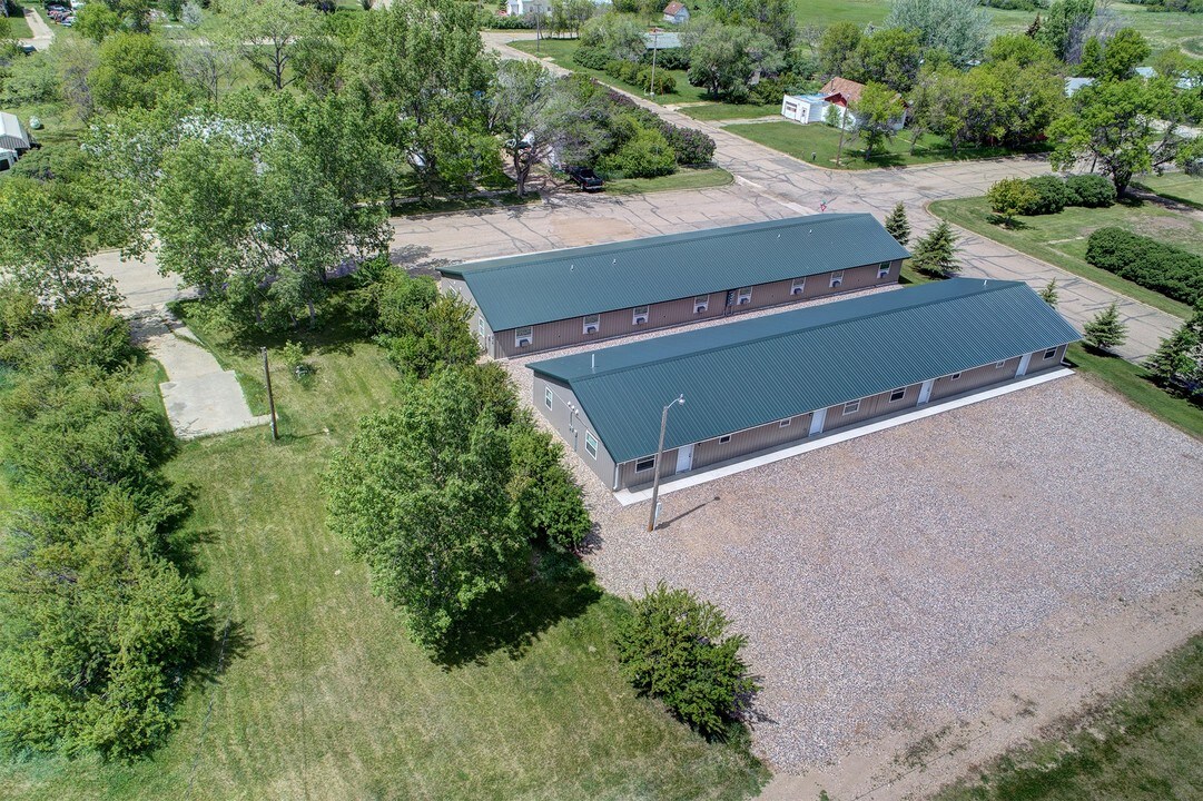 Kinsella Apartments in Columbus, ND - Building Photo