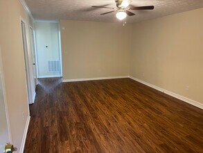 1021 Fall Creek Rd in Kingsport, TN - Building Photo - Building Photo