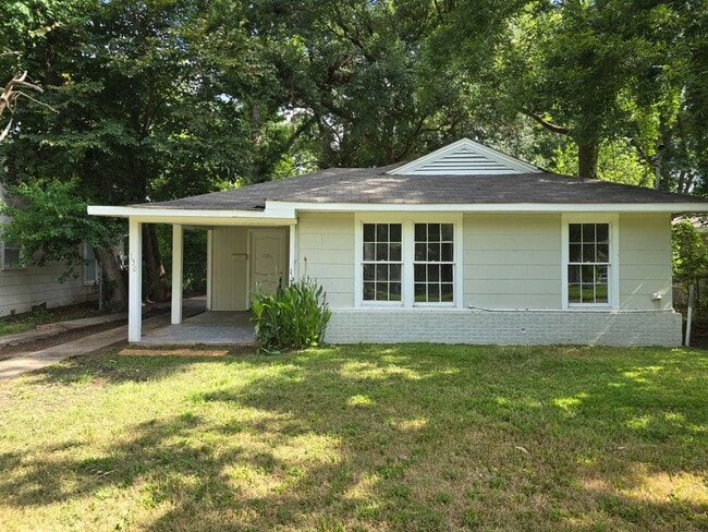 130 E Slattery Blvd