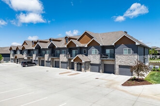 The Creek Apartments in Omaha, NE - Building Photo - Building Photo