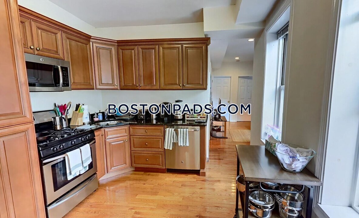 92 Endicott St, Unit 1 in Boston, MA - Foto de edificio