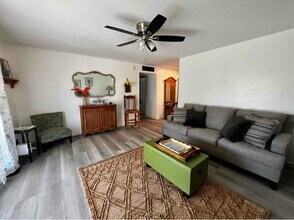 3127 W Tulare Ave in Visalia, CA - Building Photo - Building Photo